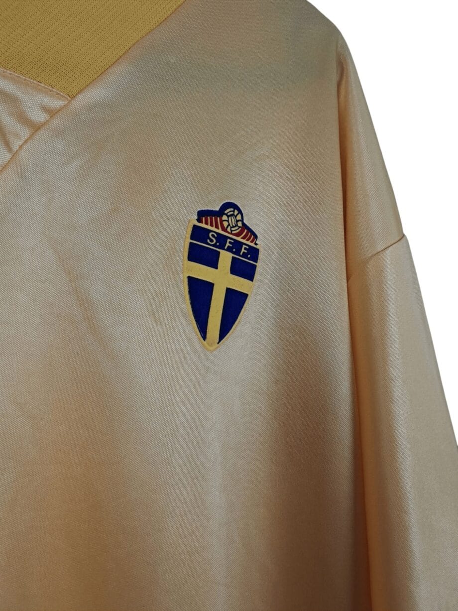 Détail logo 1992-94 – Suède – Maillot domicile (L)
