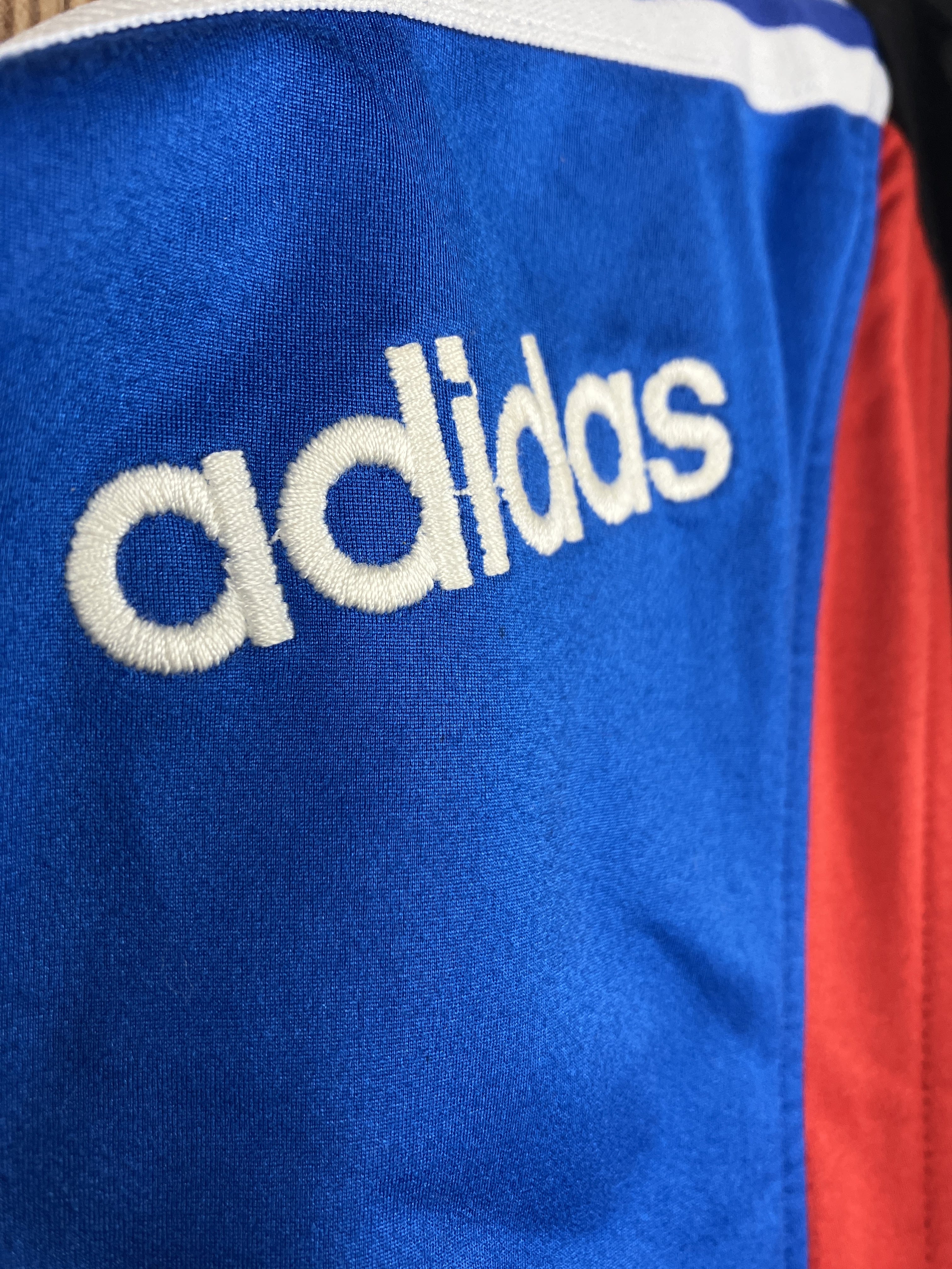 Détail marque 1994-96 – France – Veste training (M)