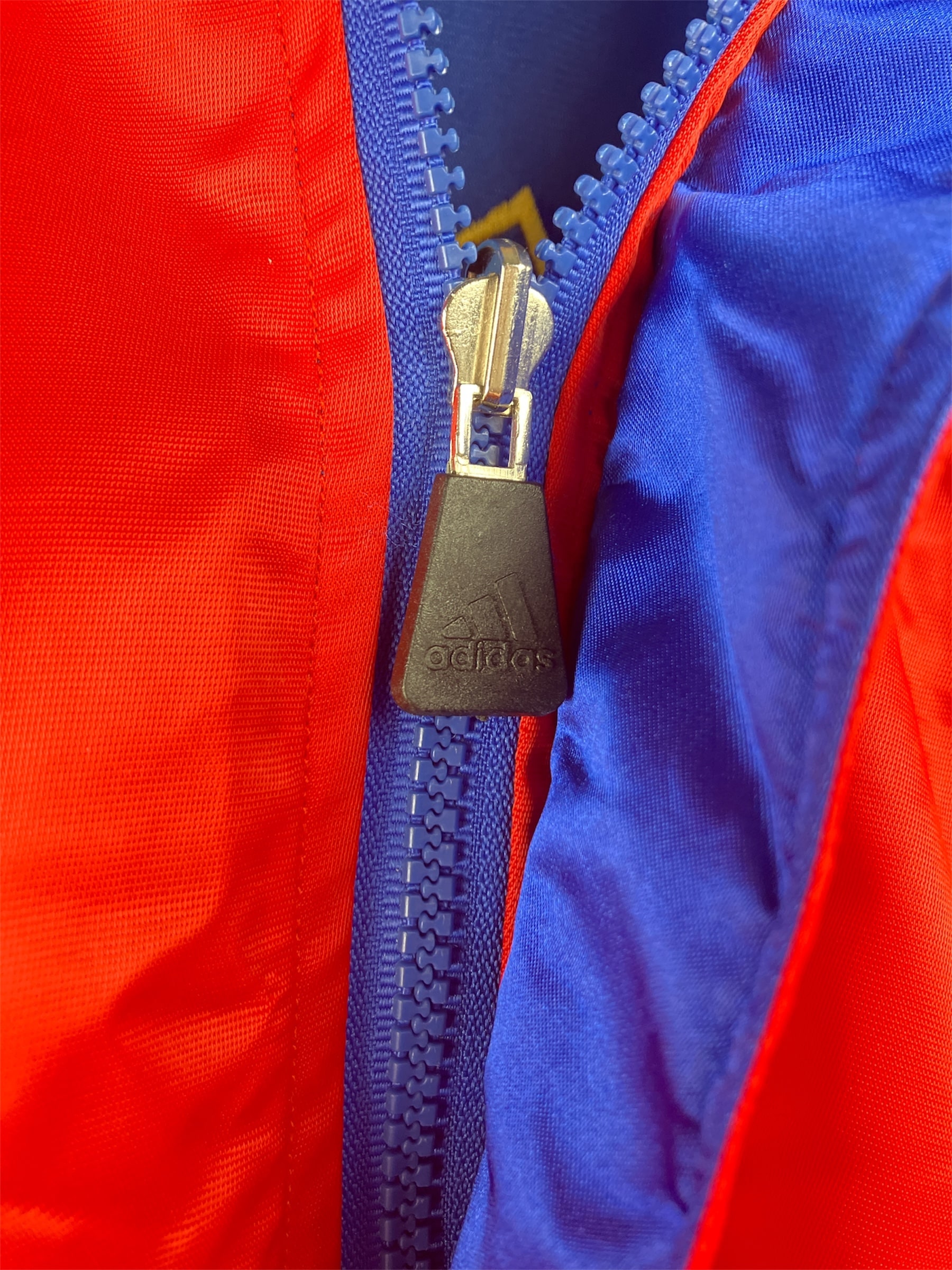 Détail 1996-97 – Roumanie – Manteau domicile (XL)